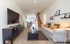 Gafa House - Family Accommodation And Workplace